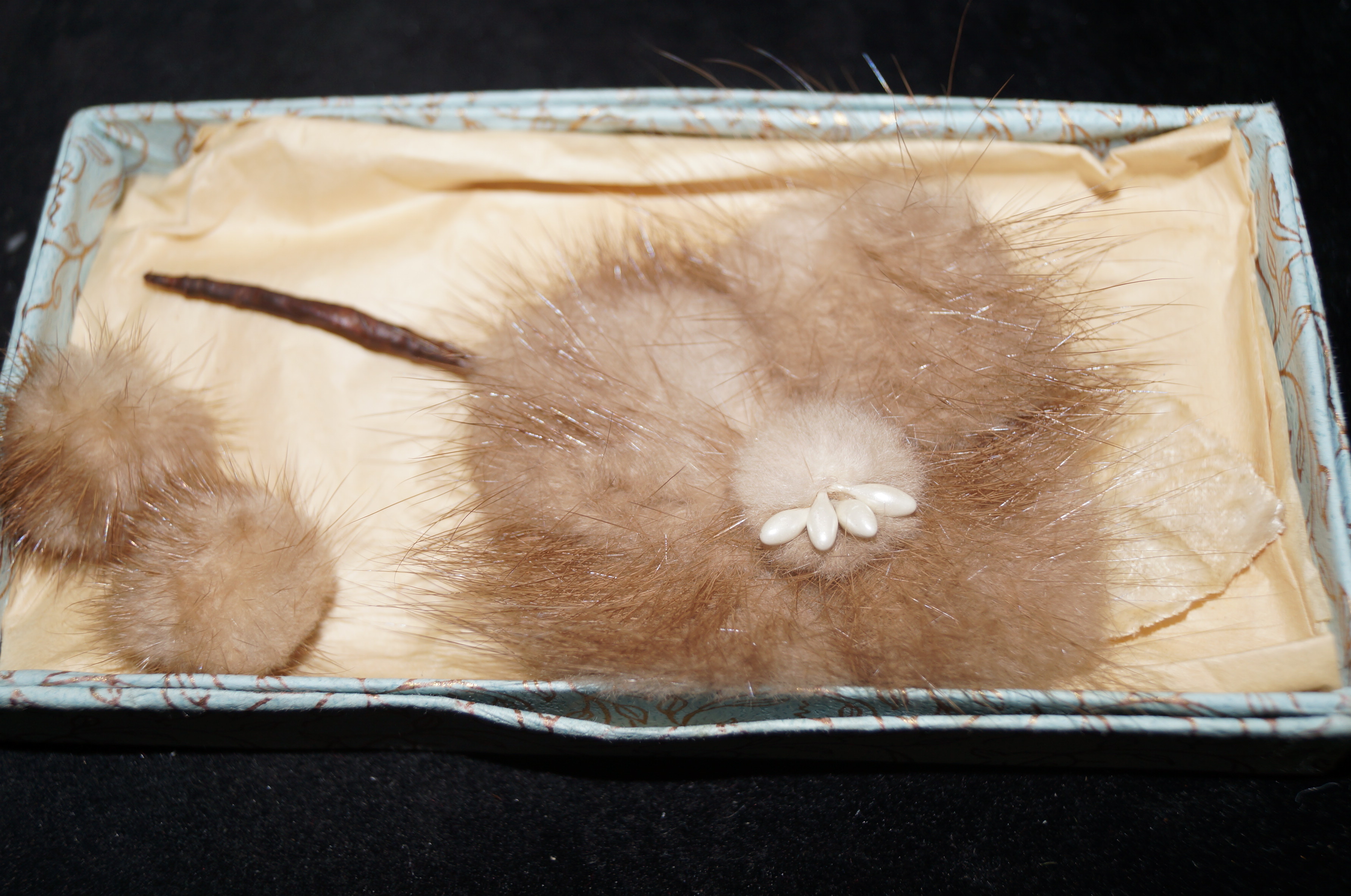 Flower and fur brooch and fur studs