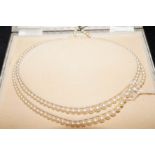 Simulated pearl necklace set