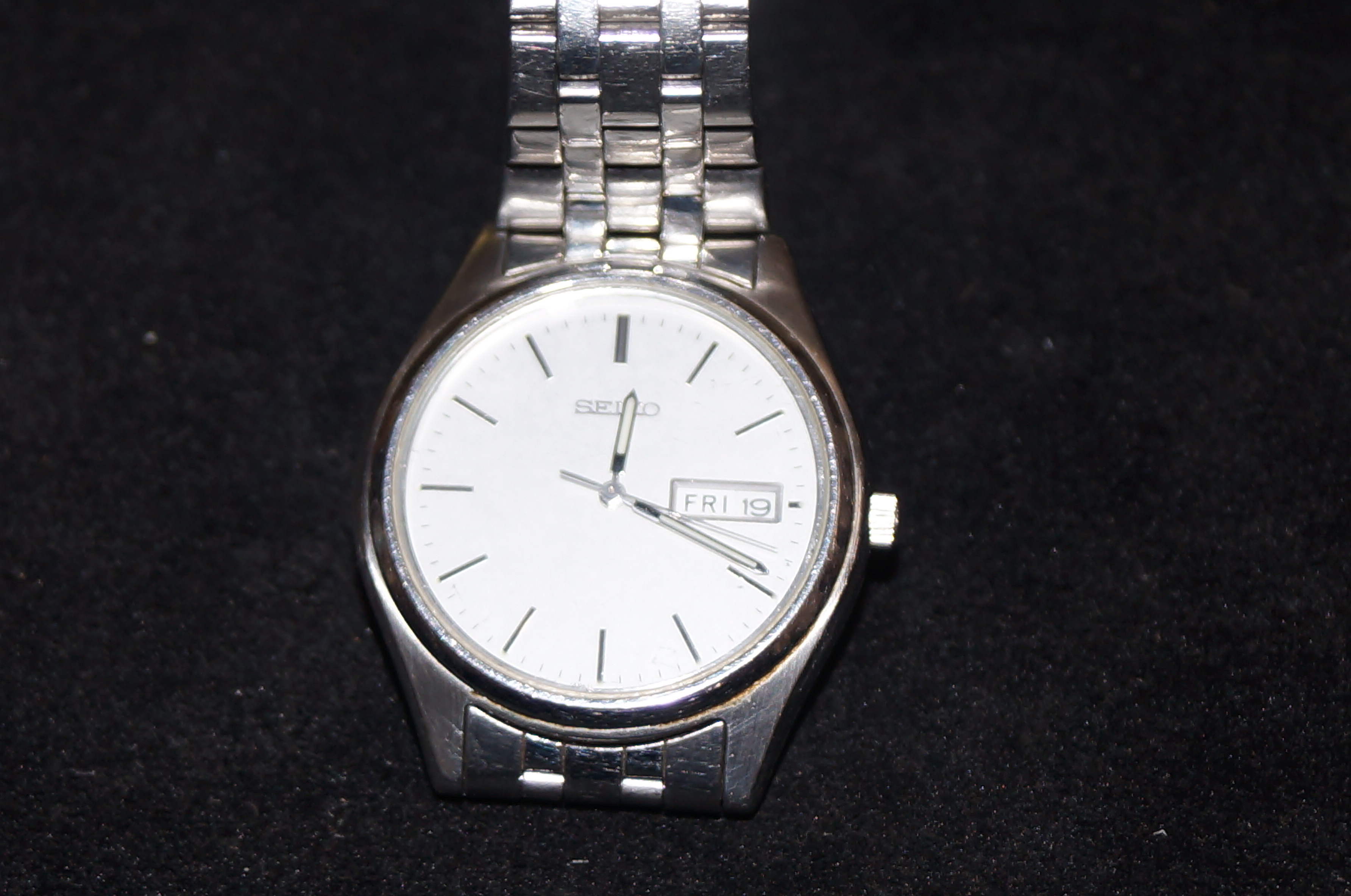 A Seiko wristwatch silver dial stainless steel str