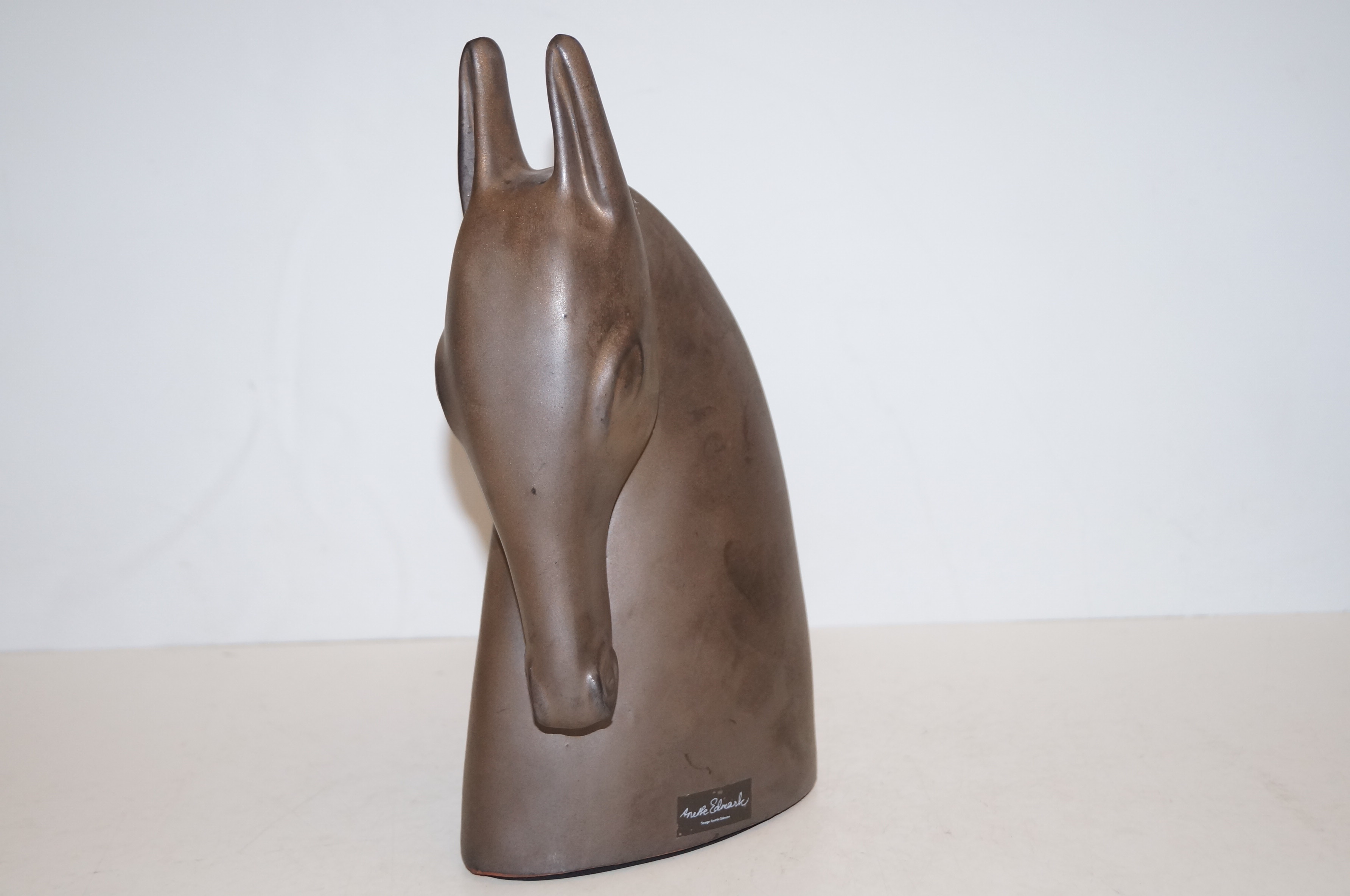 Anette Edmark, bust of a horse Height-28cm