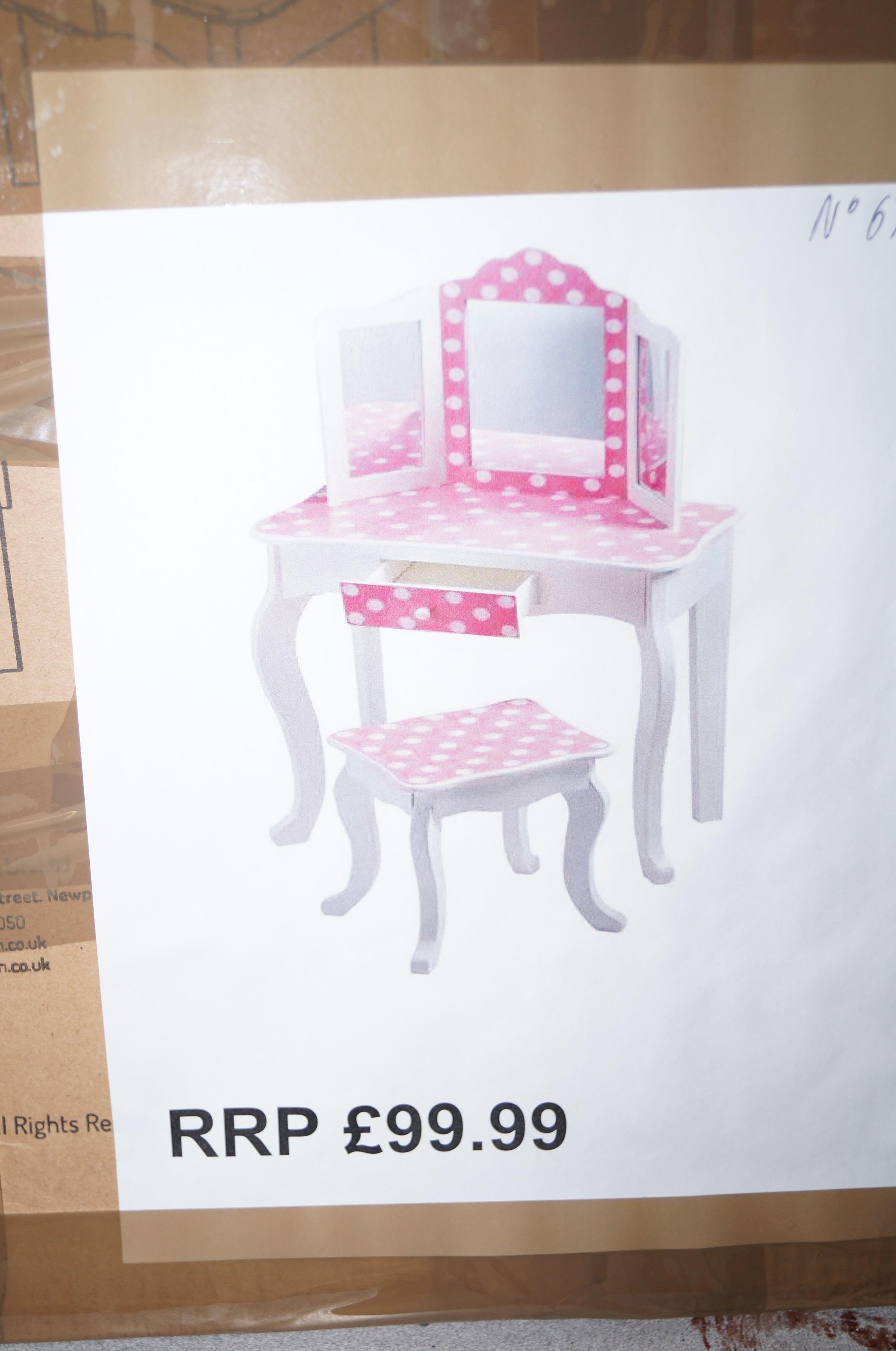 Child's dressing table for assemble