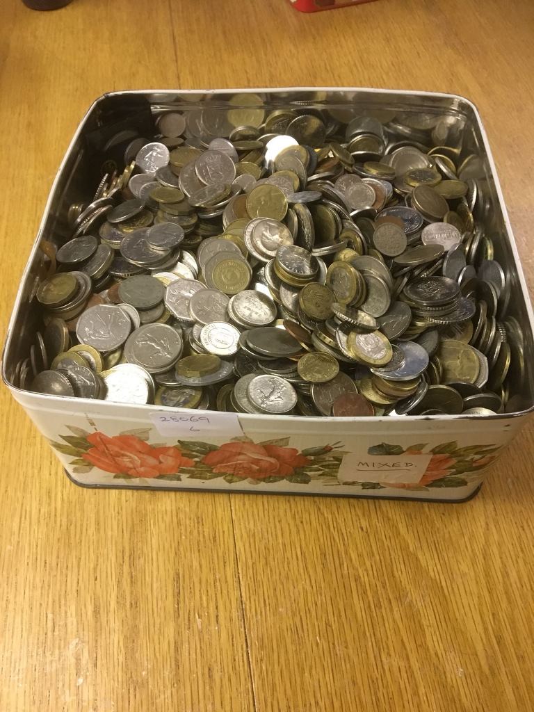 A large quantity of World and mixed coins