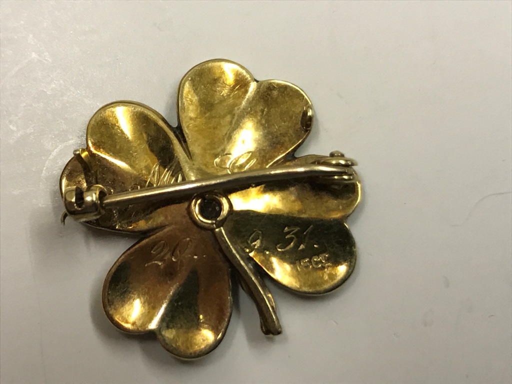 A 15ct Enamelled Gold Four Leaf Clover Brooch: 1930s, with diamond set to the centre, - Image 3 of 5