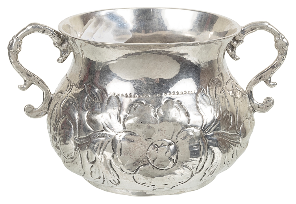 A Late 17th Century Porringer: Stamped with maker's mark only 'TM' or 'TN' above an eight pointed