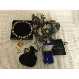 A quantity of costume jewellery