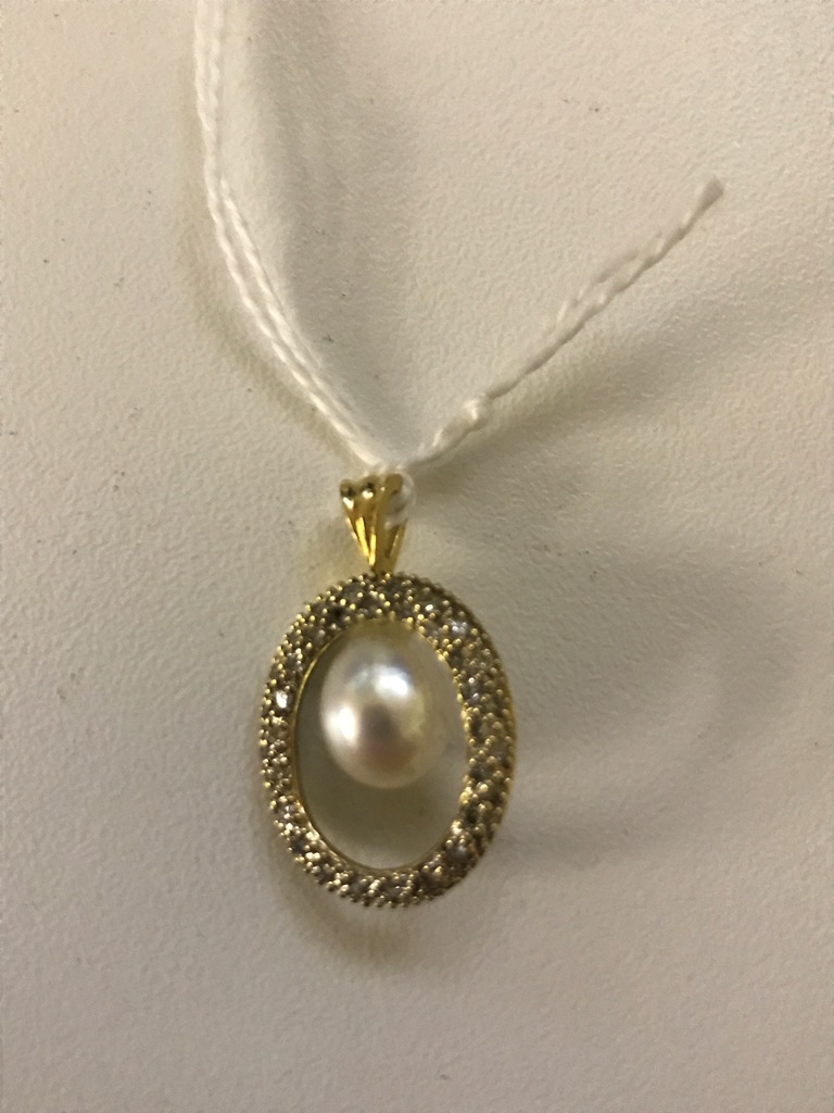 An 18k diamond set annulet with pearl to the centre