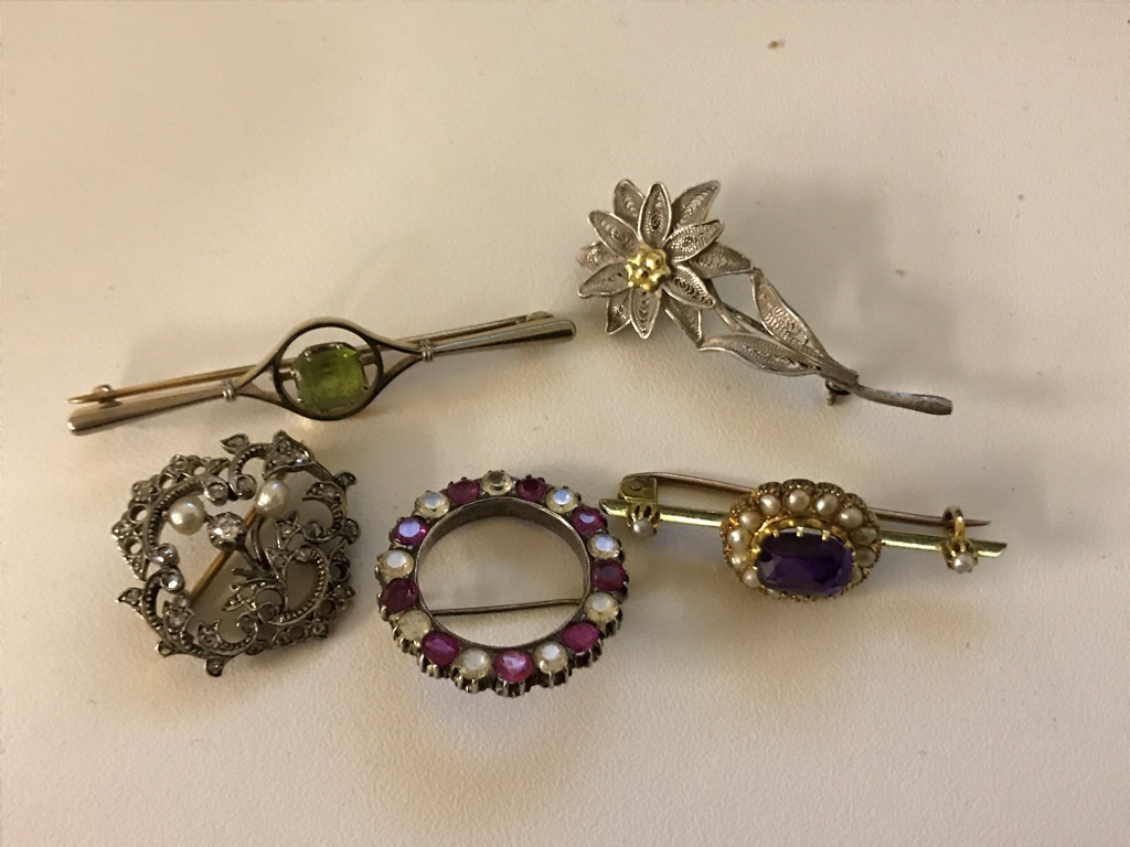 Five brooches to inc Edwardian diamond and pearl,