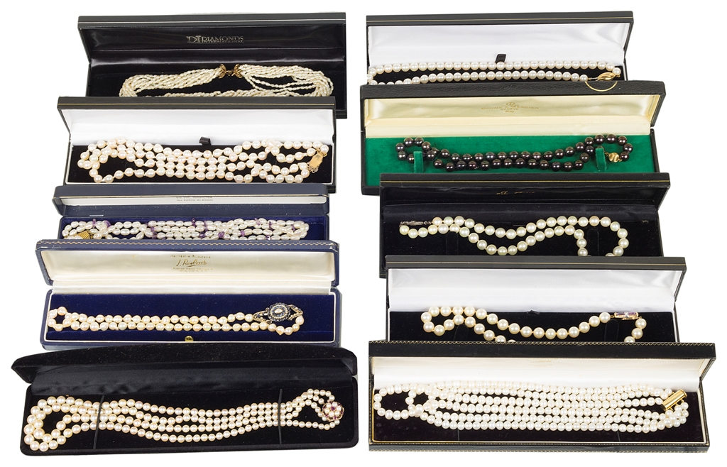 10 boxed cultured pearl necklaces with gold clasps,