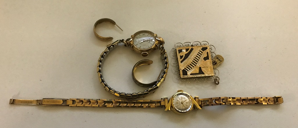 A 9ct gold ladies wristwatch, brooch,