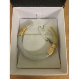 A white jade bangle (A/F)