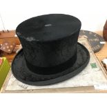 A boxed silk top hat (large size)