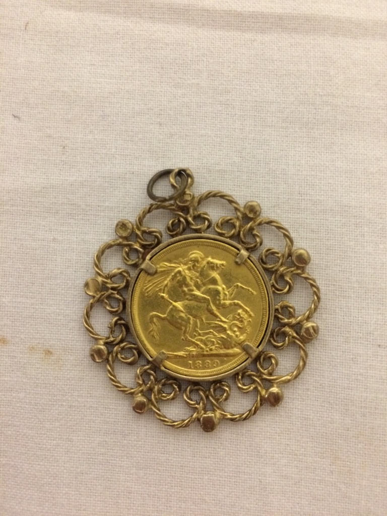 An 1889 gold sovereign in a 9ct gold mount