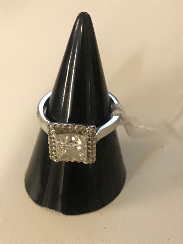 An 18ct princess cut 1ct diamond ring