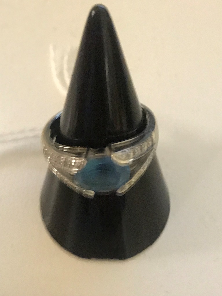 An 18ct diamond and zircon dress ring