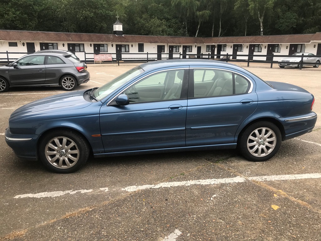 A Jaguar X Type 2.