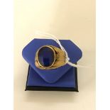 A gentleman's gold blue stone ring