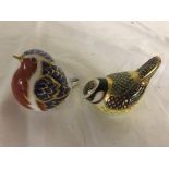 Two Royal Crown Derby Imari pattern birds: a robin and great tit with gold studs