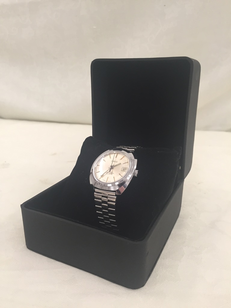 A gentleman's Oris wristwatch continental quartz watch