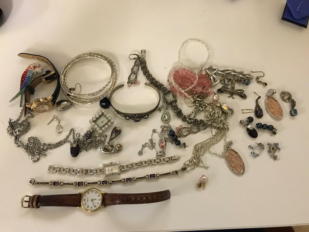 A quantity of silver dress jewellery to inc earrings,