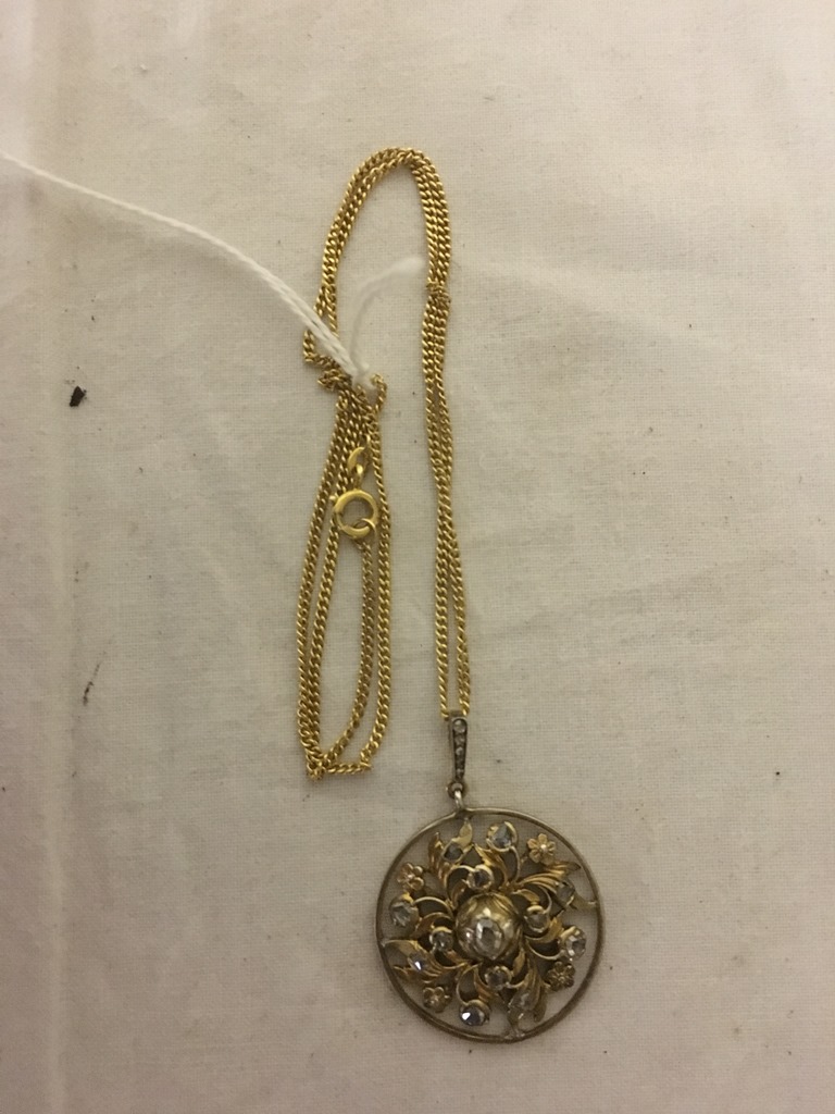 A vintage paste necklace