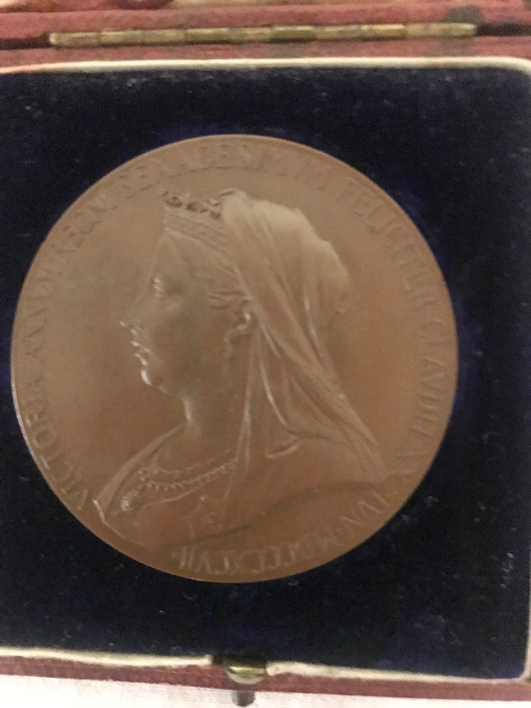 A bronze cased Victorian Diamond Jubilee medallion