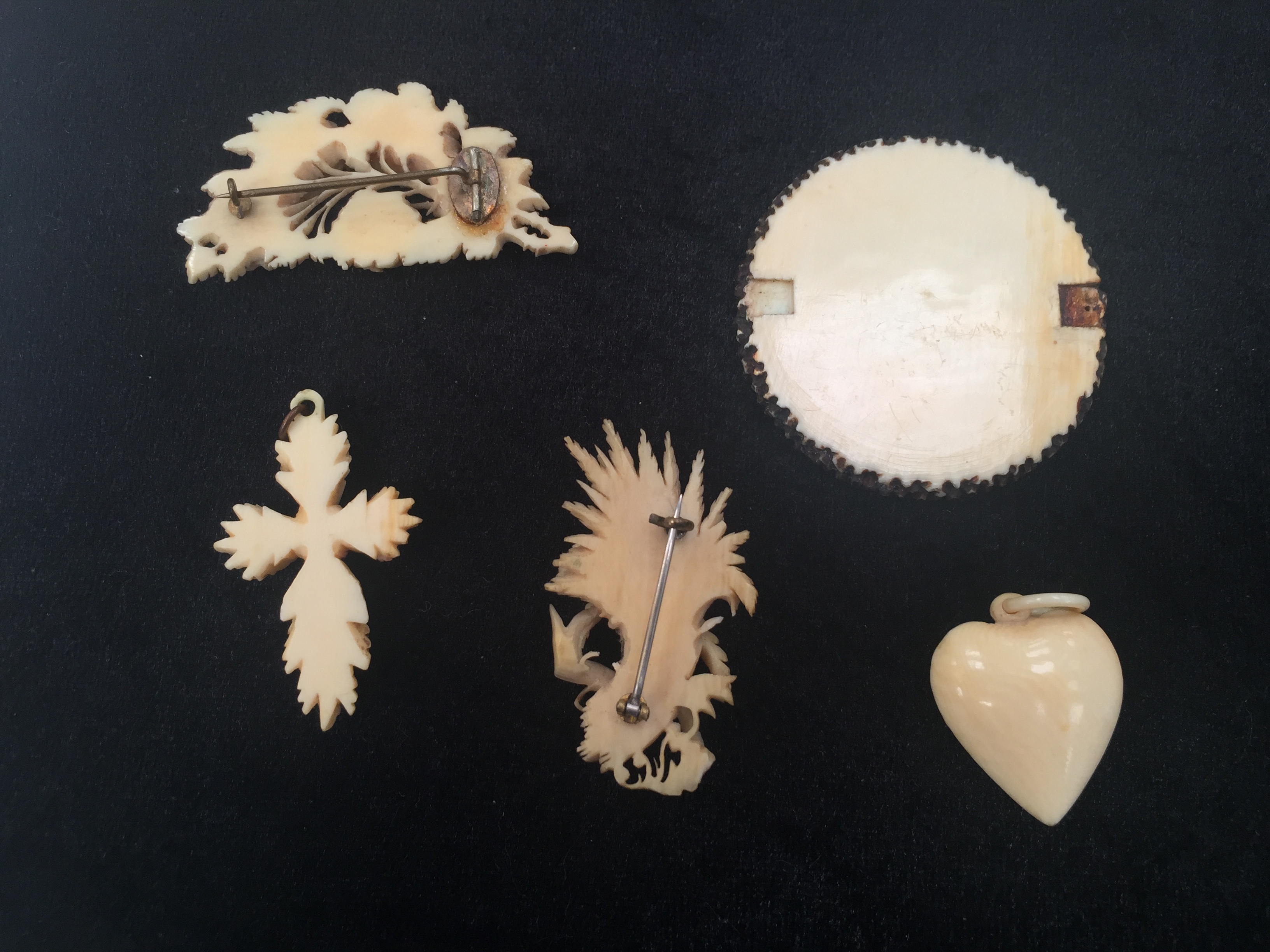 A birdseye maple box with ivory jewellery from the 1920s and 30s - Image 6 of 13