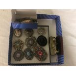 A quantity of dress jewellery: brooches,