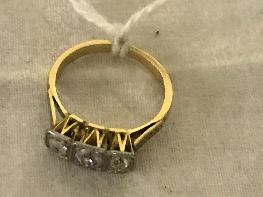 An 18ct diamond trilogy ring