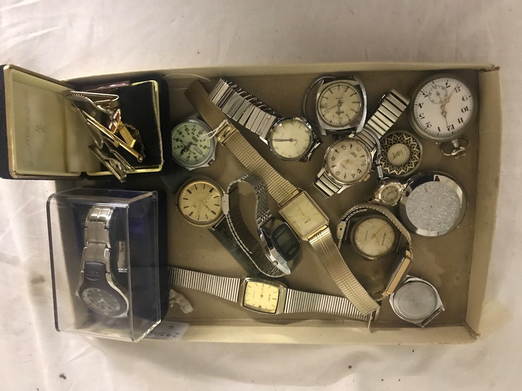 A quantity of vintage watches and pocket watches