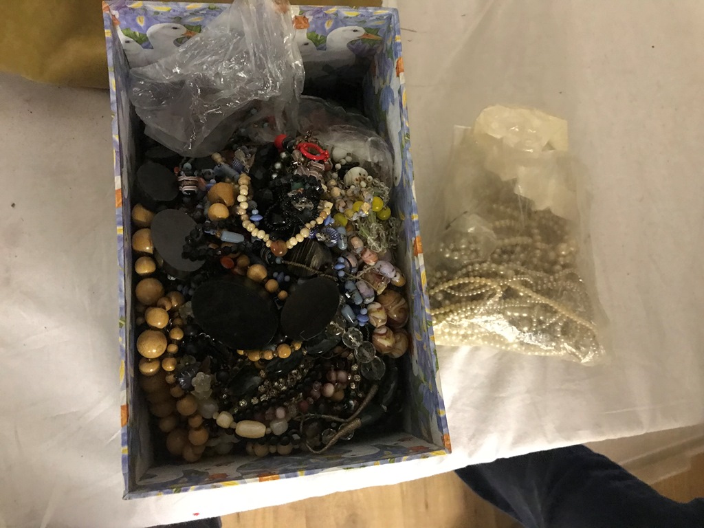 A quantity of dress jewellery