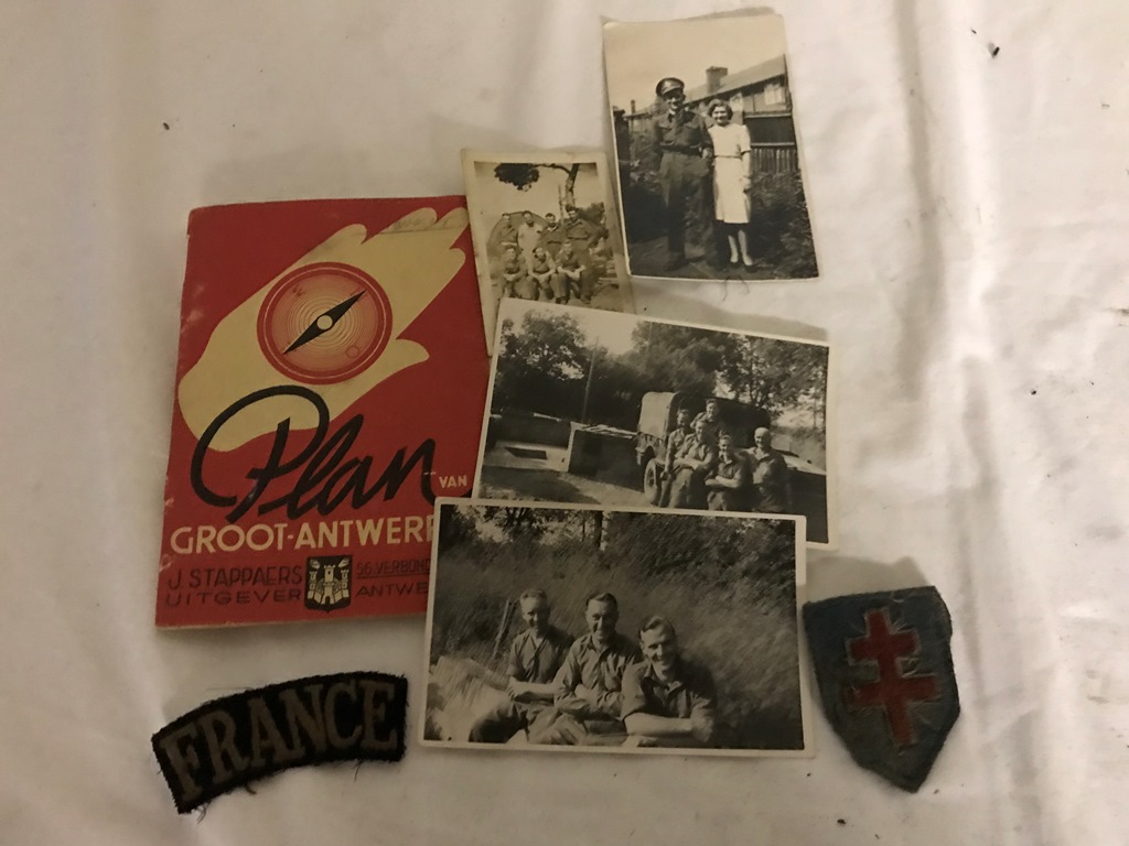 A WWII Free French collection of rare uniform badges;