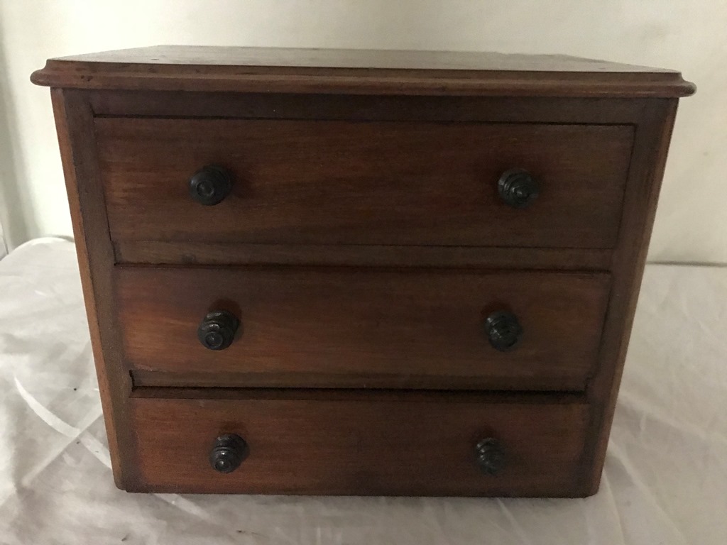 An Edwardian mahogany apprentice chest of drawers