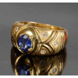 An 18K Ceylon Sapphire and Diamond Ring: Cornflower blue Ceylon sapphire approx 0 .