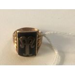 A 9ct gentleman's signet ring