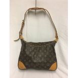 A Louis Vuitton handbag in monogram pattern;