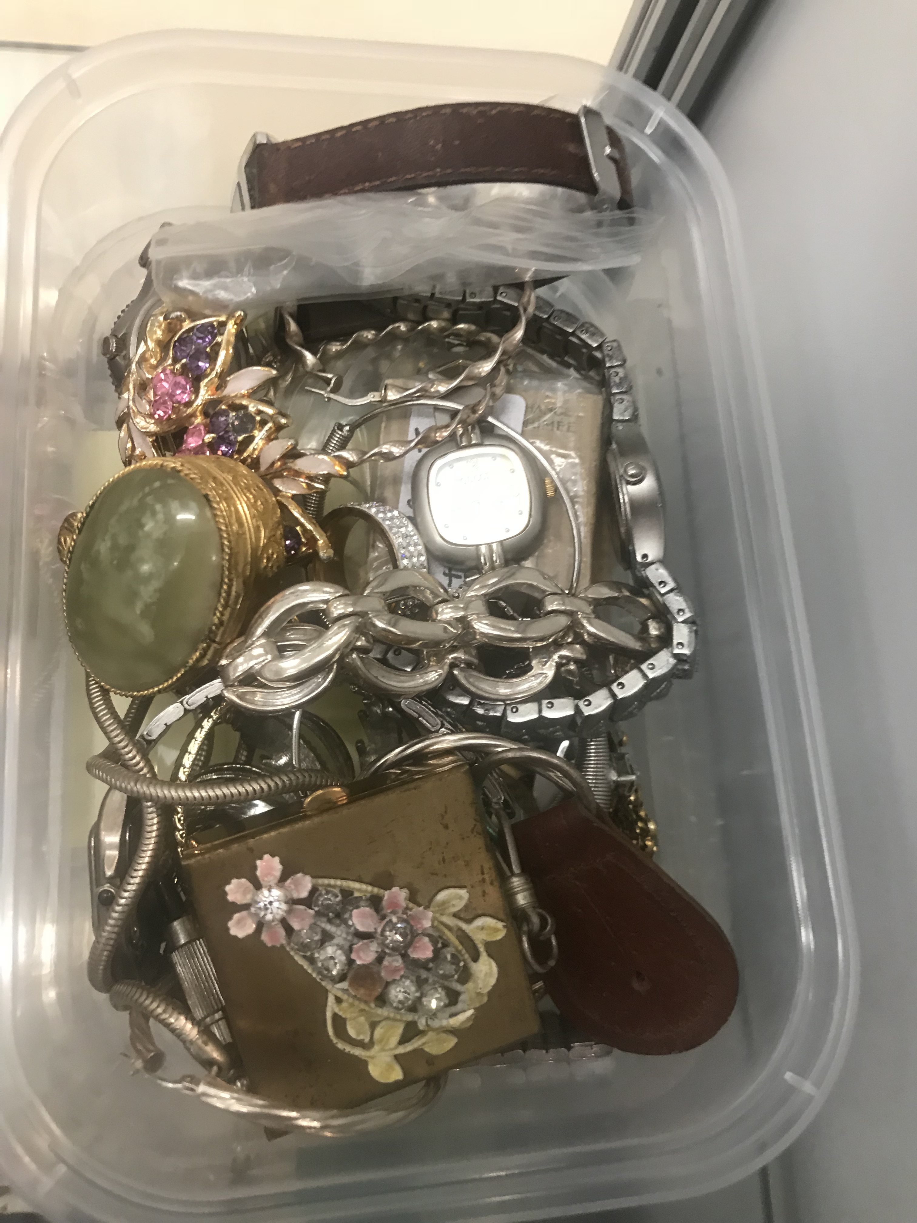 A quantity of dress jewellery