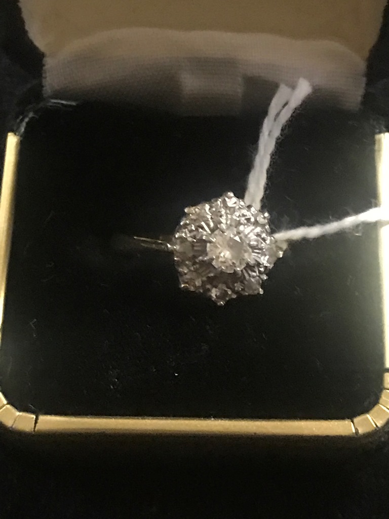 An 18ct diamond cluster dress ring