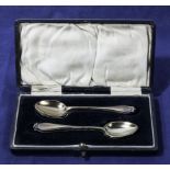 Six silver gilt coffee spoons in fitted case, marks for London