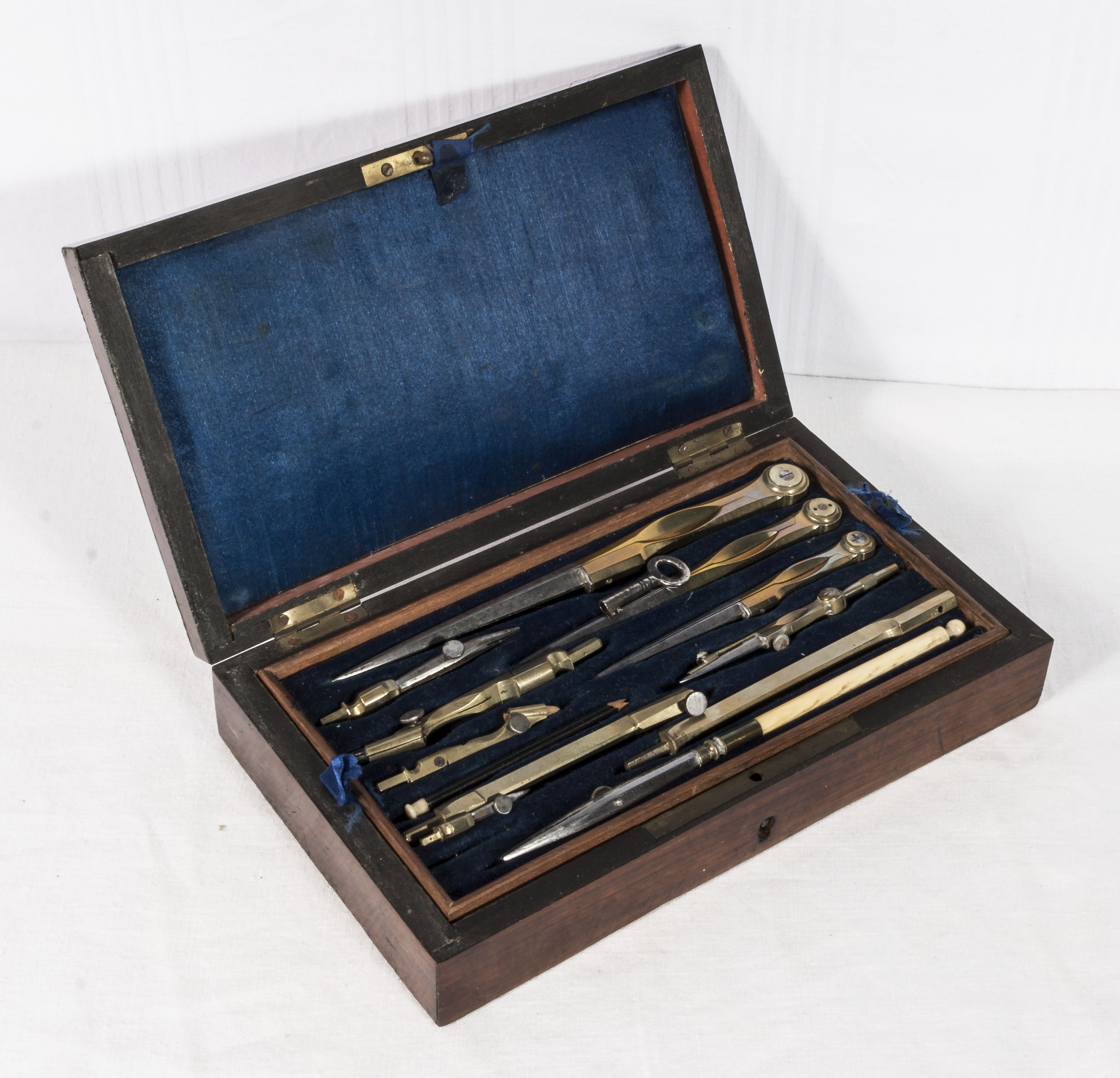 A draughtsman's instrument set with a paint palette - Image 2 of 5