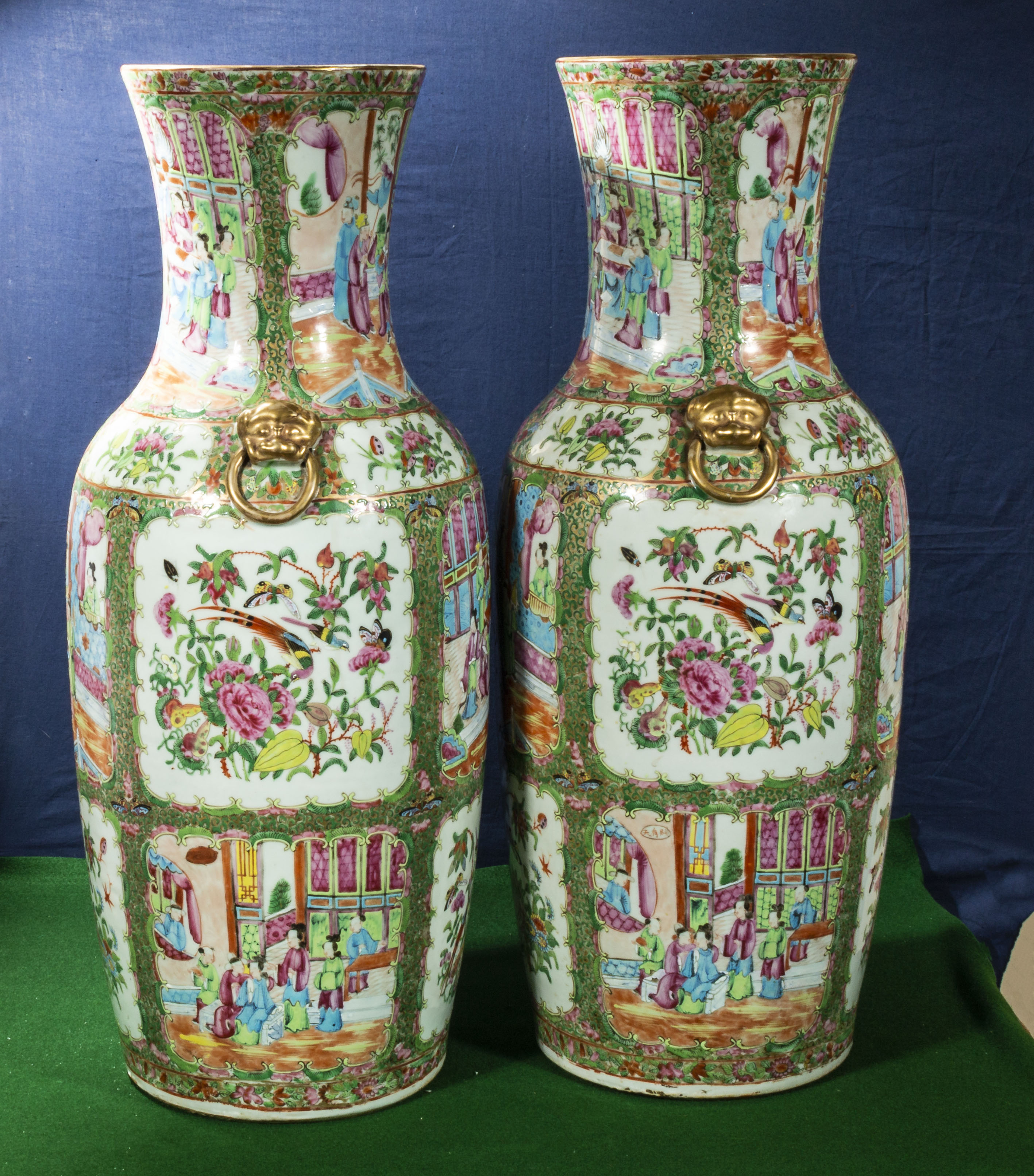 A large and impressive pair of Chinese Canton vases, perfect condition and signed, 62cm tall, - Bild 2 aus 8