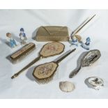 A dressing table set, purse and other collectable items