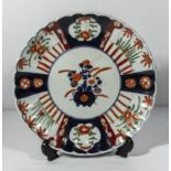 A Japanese Imari plate, 28cm in diameter