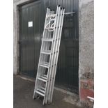 Extending roof ladder