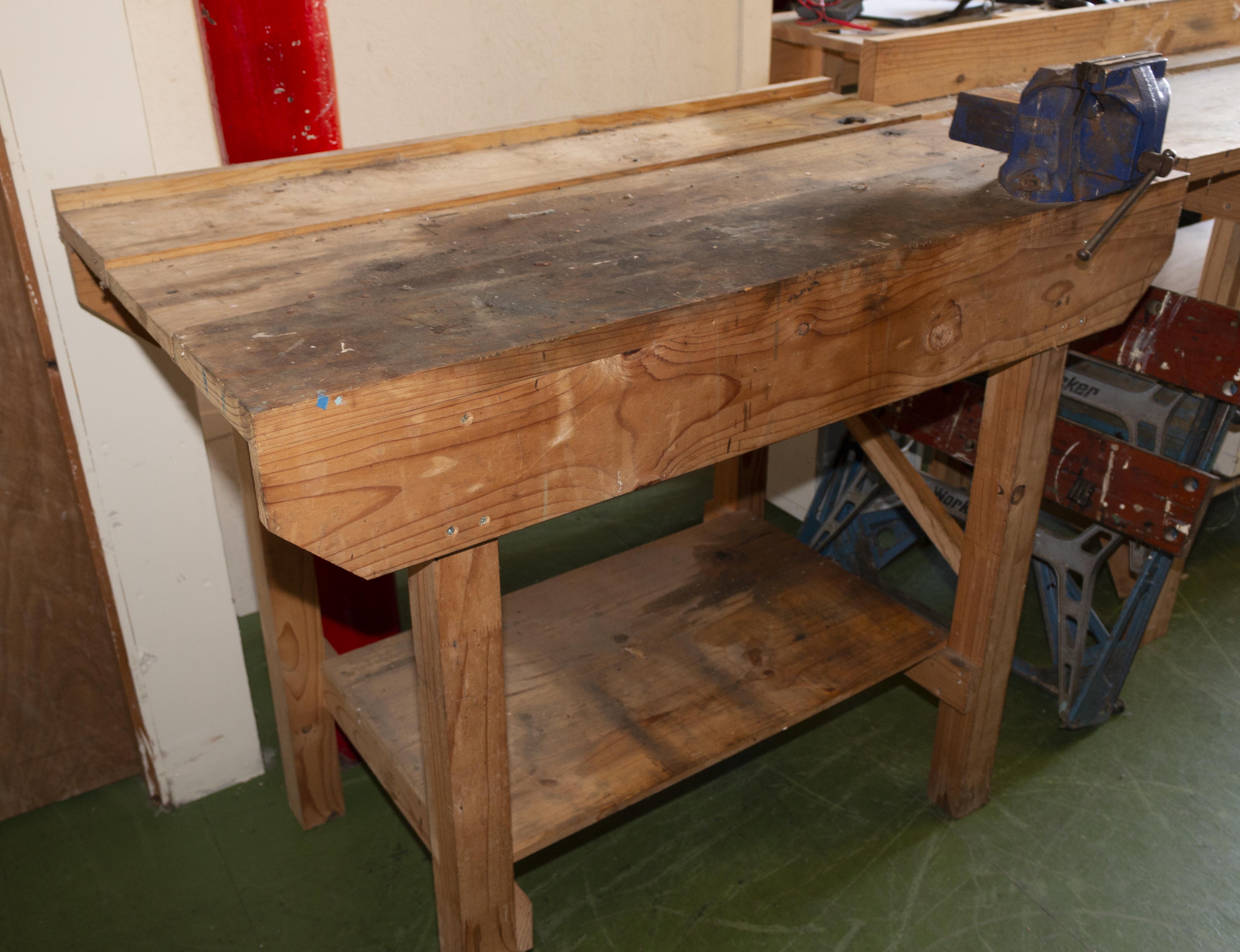 A work bench with vice