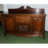 A good quality Edwardian mahogany sideboard.