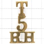 T / 5 / RH Black Watch (Royal Highlanders) brass Scottish shoulder title circa 1908-21.