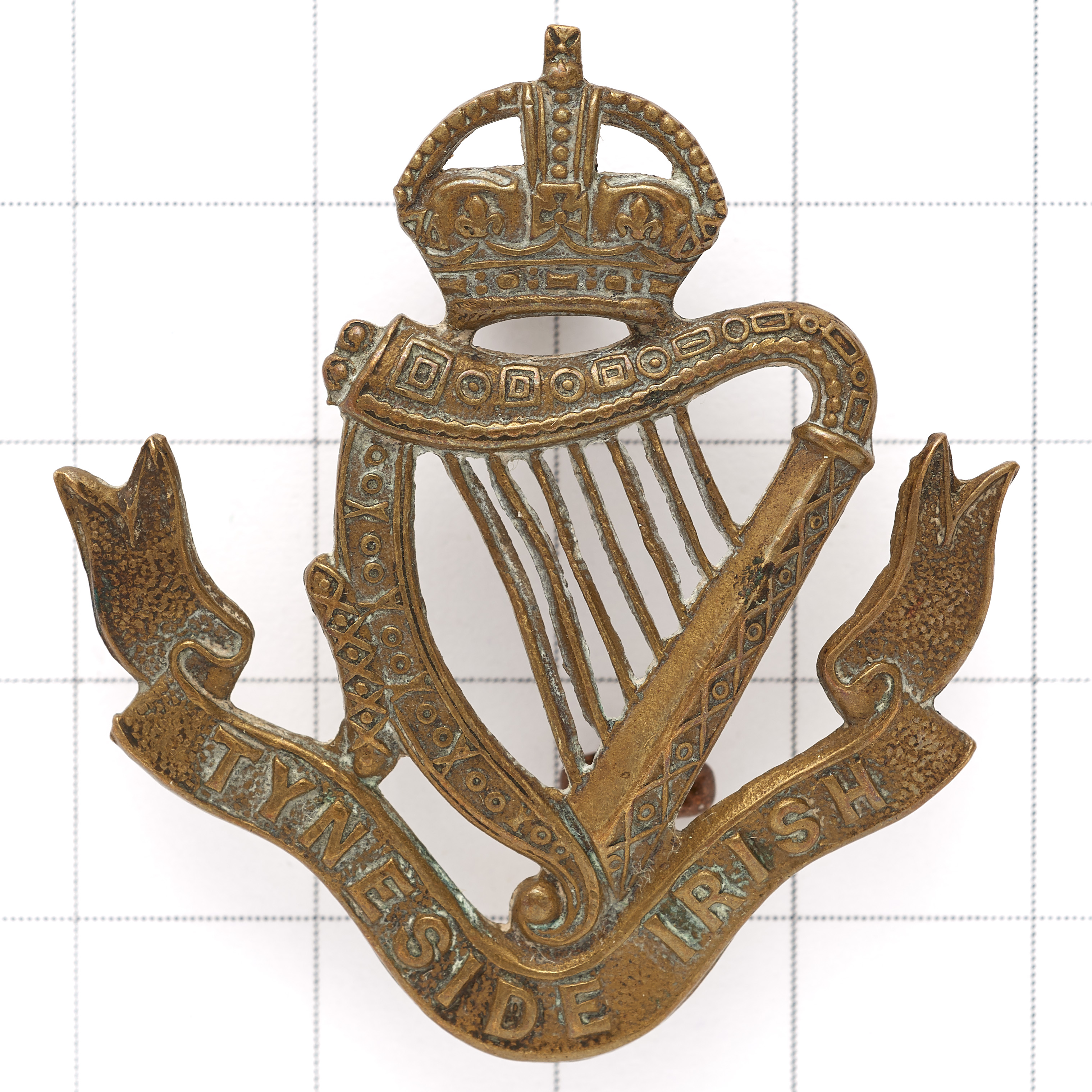 Tyneside Irish WW1 brass shoulder strap badge.