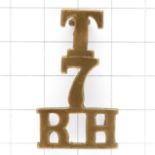 T / 7 / RH Black Watch (Royal Highlanders) brass Scottish shoulder title circa 1908-21.