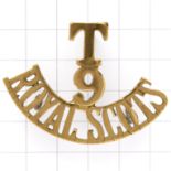 T / 9 / ROYAL SCOTS brass Scottish shoulder title circa 1908-21