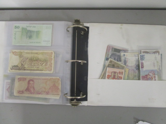 A folder of early to late 20th century banknotes to include a 1910 Russian 100 Roubles note, a - Image 4 of 4